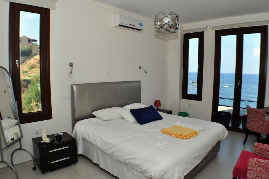 Beach Villa Pantheon Pomos Exterior photo